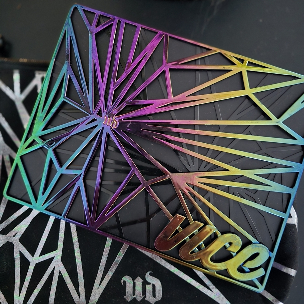 Urban Decay Vice Palette with Purple Text